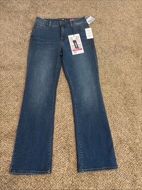 NWT Faith Women's Flare Jeans - Medium Blue 6